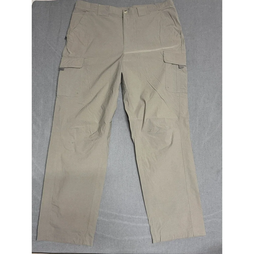 Columbia Men L 32 Omni-Shield 90 Nylon 10 Elastane Khaki Shorts